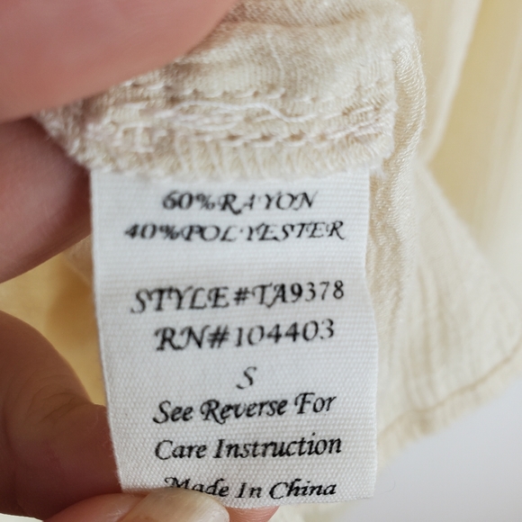 MINE small off the shoulder top - Picture 2 of 9